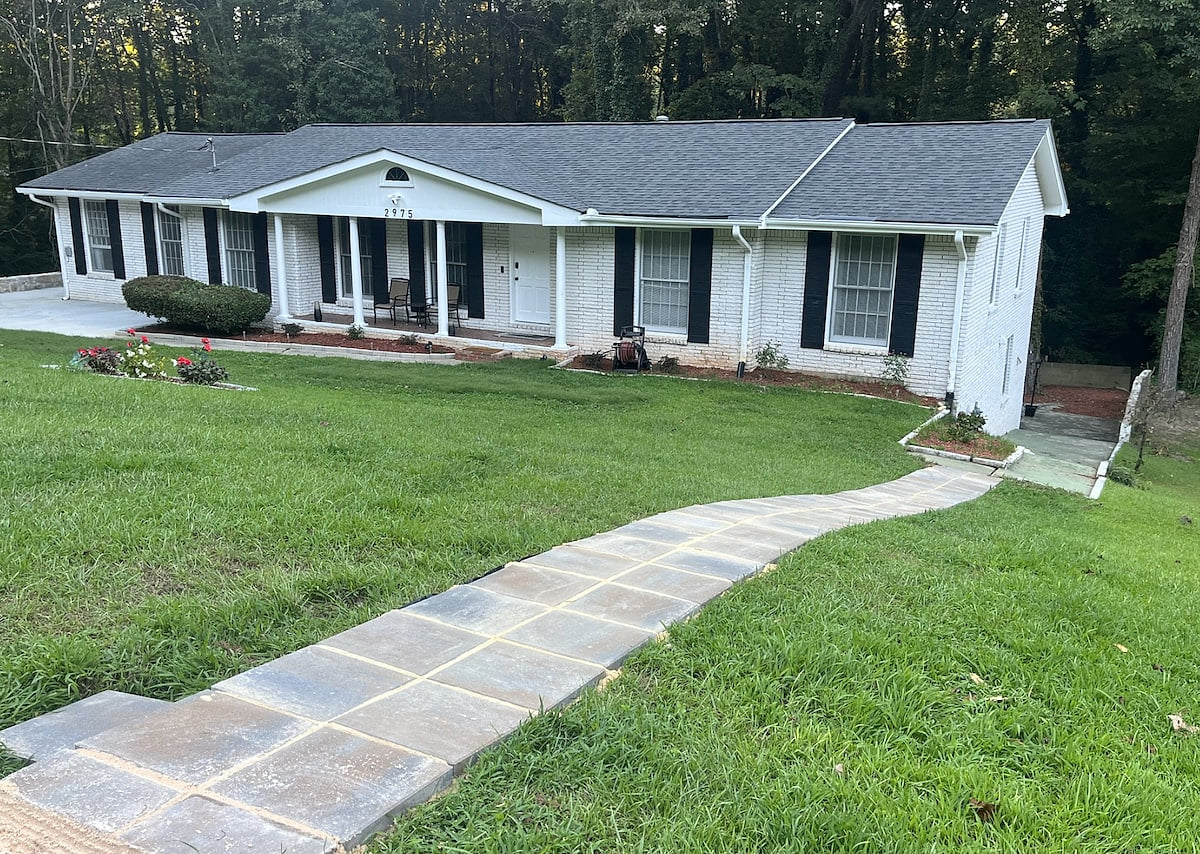 Luxe 5BR ATL HQ: Hot Tub + 15m to Airport & DT