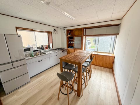 12 min to Nozawa · 5 Ski Fields · Sleeps 8
