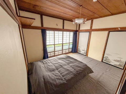 12 min to Nozawa · 5 Ski Fields · Sleeps 8