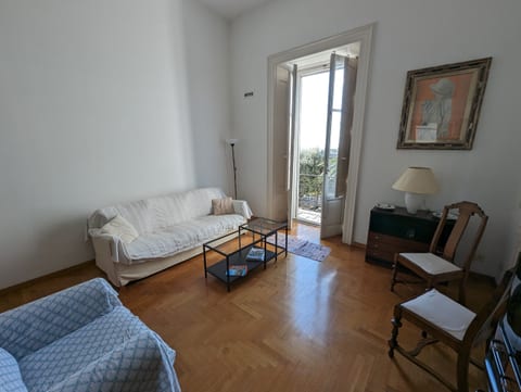 Luxurious central apartment overlooking the sea!