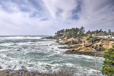 Depoe Bay Views | On-Site Laundry | Game Room | Private Lanai