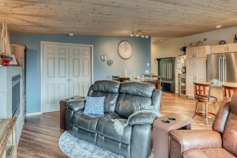 Comfortable Living Room Seating