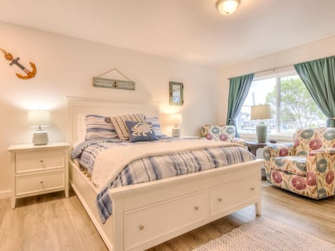 W4 - Blue - Whale Inn