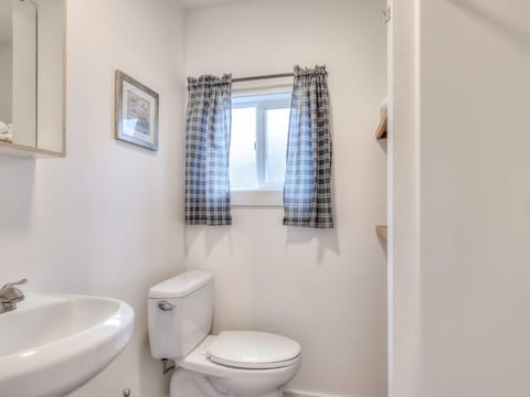 W4 - Blue - Whale Inn