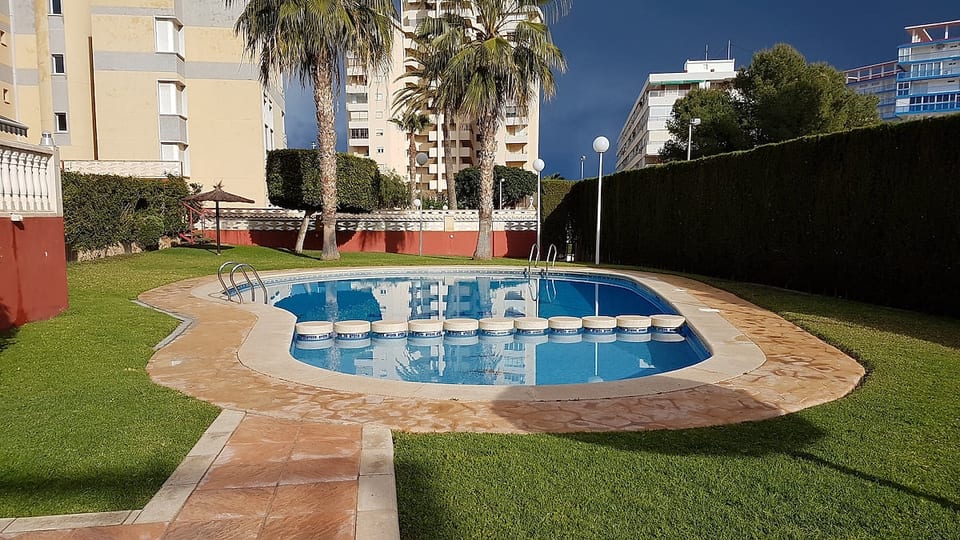 Apartment in front of the beach in Alicante image 1