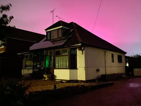 Glowing bungalow
- Sep'24