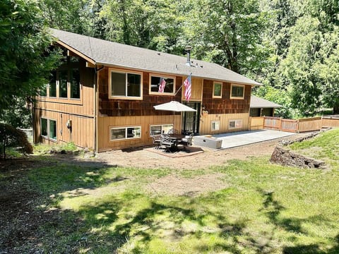 Spacious Mountain Cabin- private, game rm, pets ok image 2