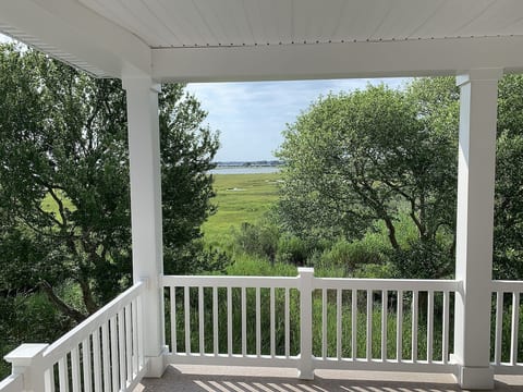 Great Family Vacation Home on bay! Close to beach! 10 Max persons per HOA