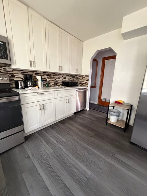 Spacious 2-Bedroom Apartment Minutes from UBS