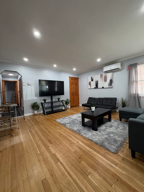 Spacious 2-Bedroom Apartment Minutes from UBS