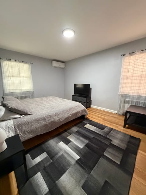 Spacious 2-Bedroom Apartment Minutes from UBS