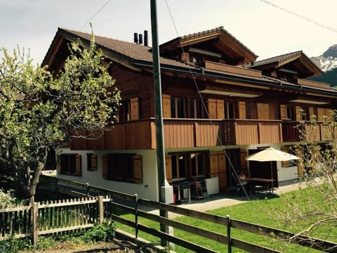 Alpine Retreat Appartement/Fewo, Bad, WC, 2 Schlafräume 3.5-Zimmerwohnung