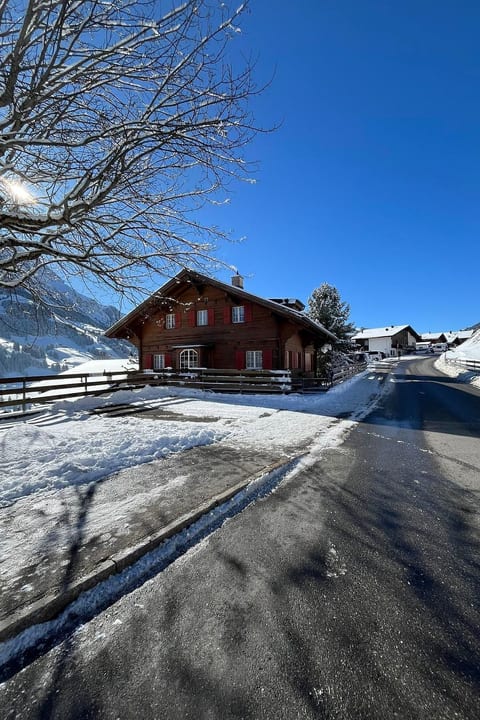 Chalet Sunneschy DG Appartement/Fewo, Dusche und Bad, WC, 2 Schlafräume