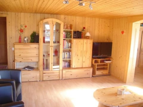Alpenveilchen 1 Appartement/Fewo, Bad, WC, 2 Schlafräume 3.5-Zimmerwohnung