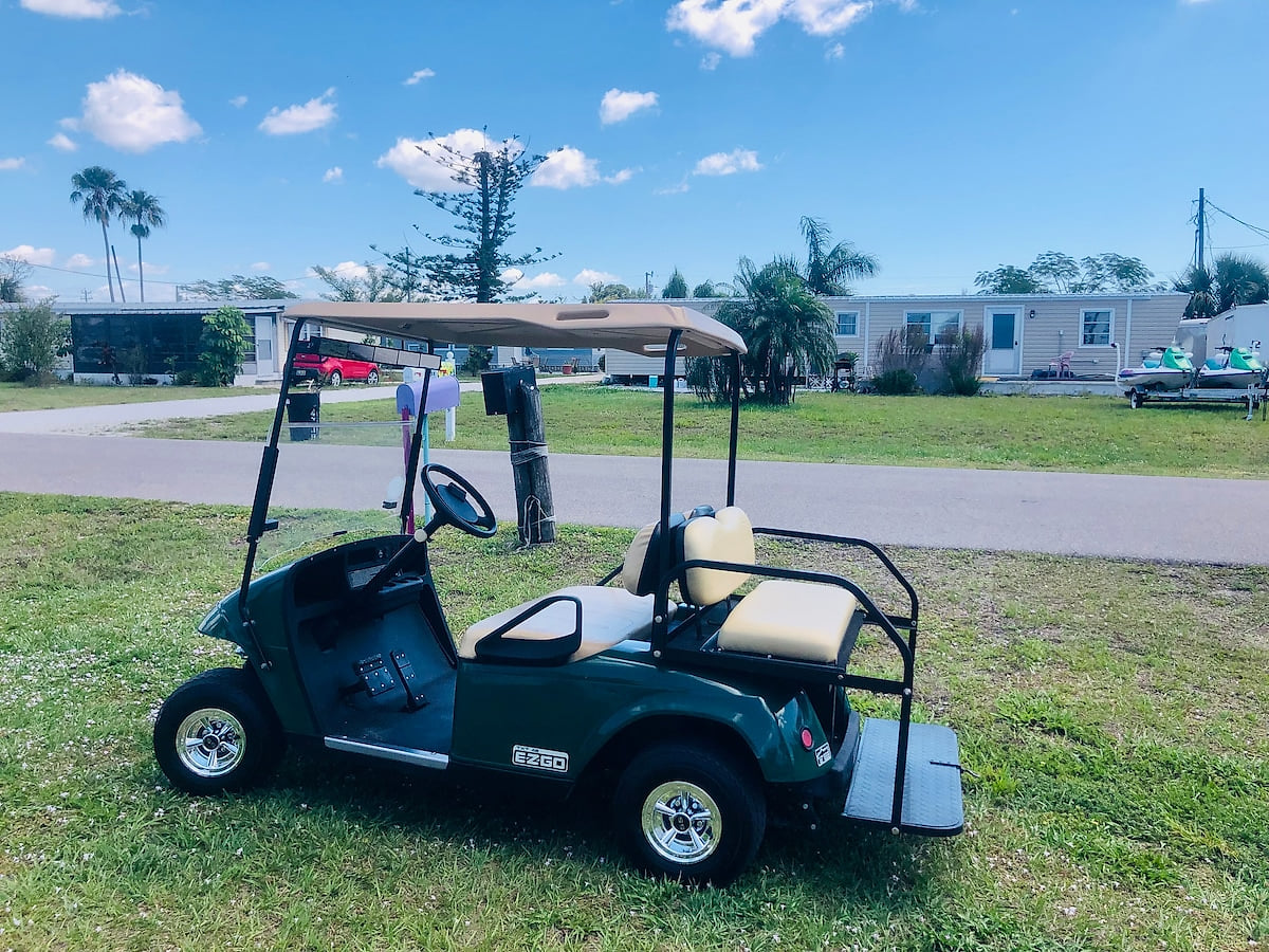 I have a 4 seater electric golf cart for rent between my 2 houses. Please inquire if available during your stay.
