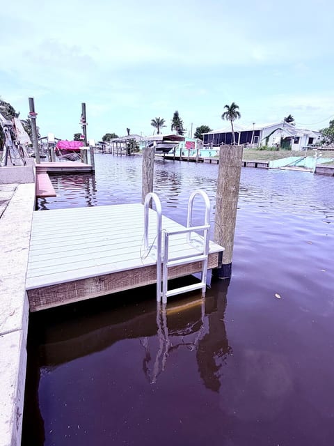 Manatee Lookout-Boat to Beach, Dock, Pool, Kayaks