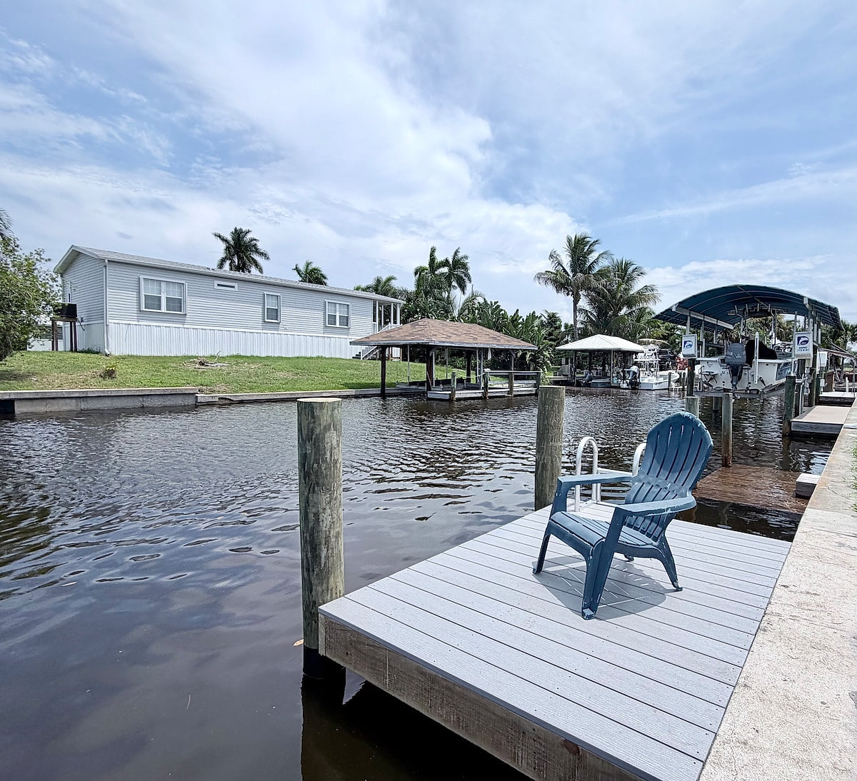 Perfect spot to watch the manatees!!