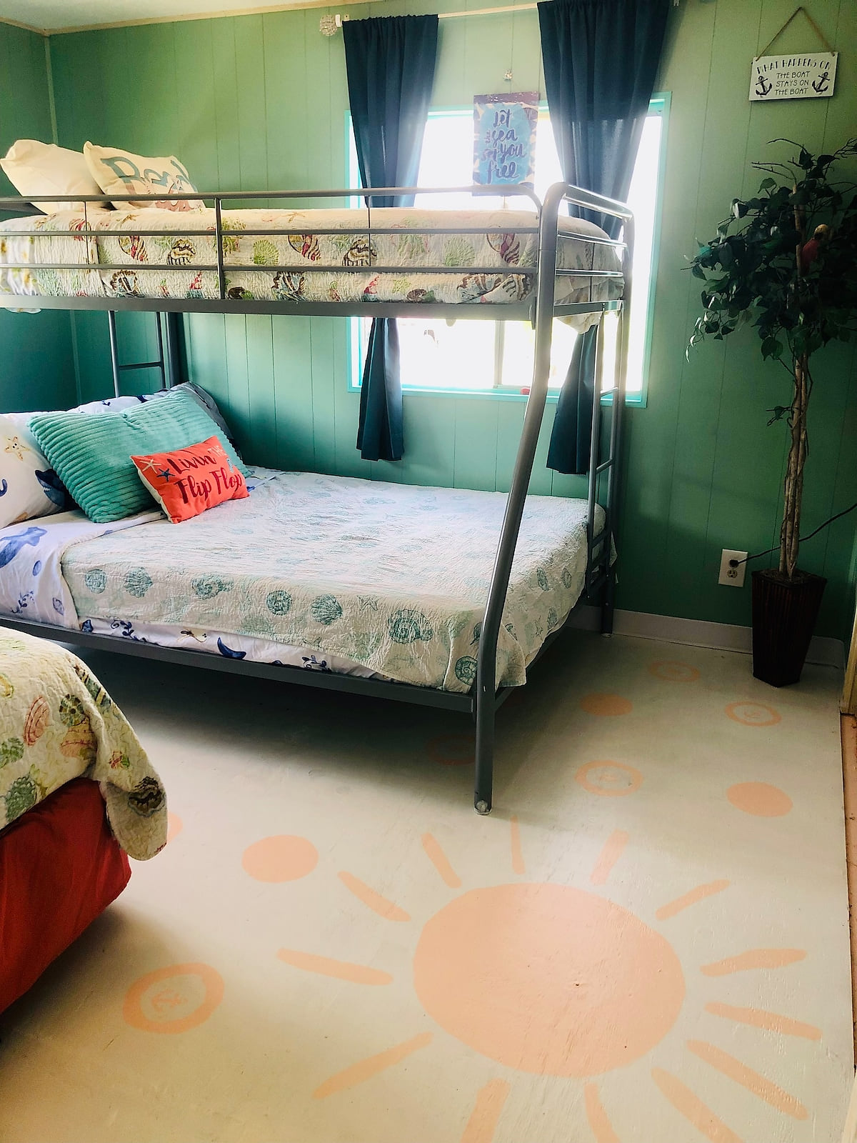 Full bottom bunk, twin upper bunk