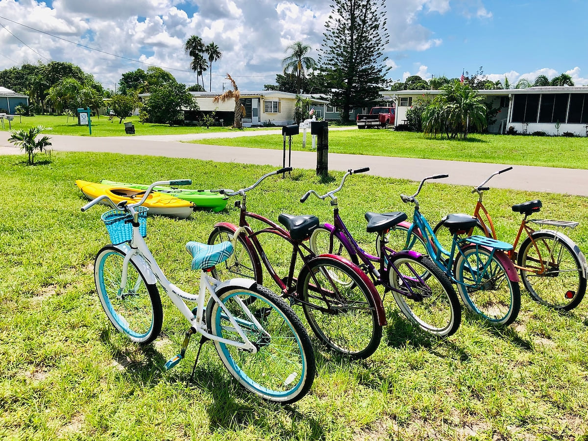 You have free access to 5 different cruiser bikes!  We also now have a kids bike too....Super fun…kids bike pictured in a different picture