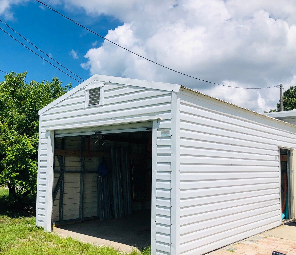 Great garage space! This is where we have the bikes and kayaks for your use.