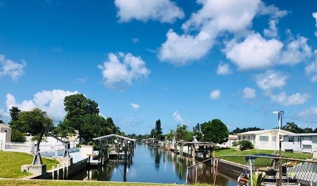 One of the canals in our little neighborhood!  We are in Flamingo Bay which has only 3 streets….each street is on their own canal!