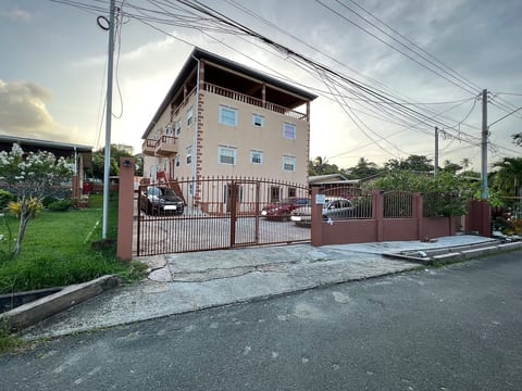 Cozy and Spacious Apartment in Lambeau, Tobago image 4