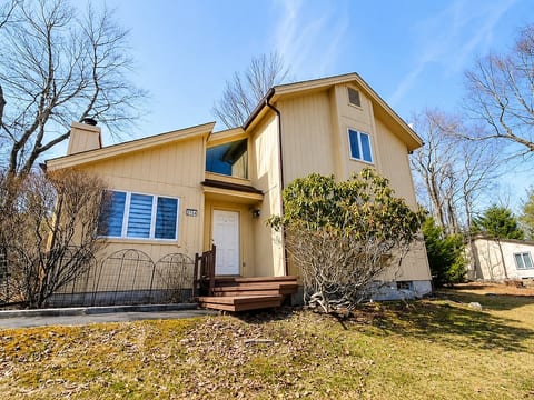 Pocono Lake View Home | Pool & Beach Near Kalahari image 1