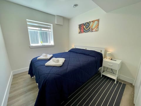 Top Choice 2 Bed Garden Suite–Save on Long Stays! image 5