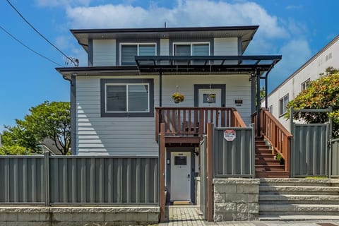 Excellent location, New Westminster is the center of Lower Mainland. Corner property with a side alley right next to Moody Park with bus stop outside the house & steps to Royal City Centre Shopping Mall with Walmart, food court, public library etc.