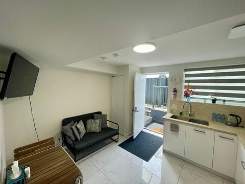 Cozy 2-Bed Suite for Budget Travelers