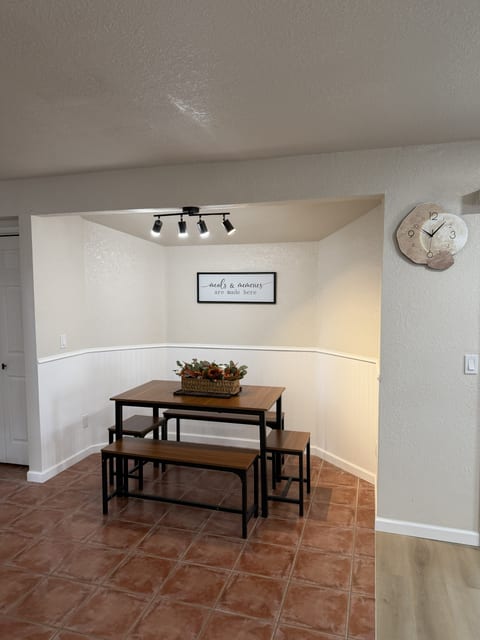 Dining Nook-seats 8