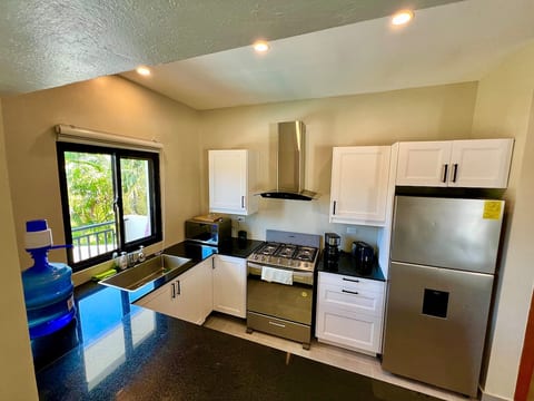 Luxury Vibe 1BR Getaway Short Walk to the Beach 2A