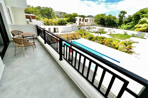 Luxury Vibe 1BR Getaway Short Walk to the Beach 2A