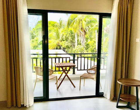 Luxury Vibe 1BR Getaway Short Walk to the Beach 2A