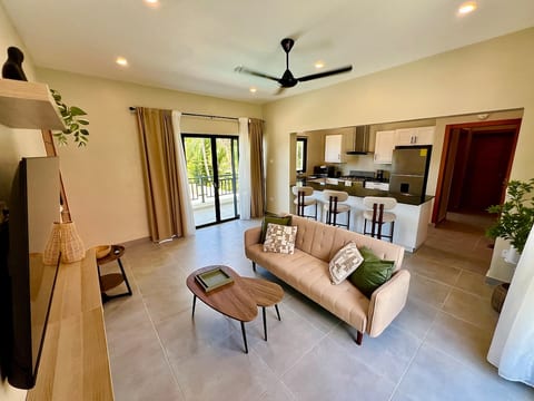 Luxury Vibe 1BR Getaway Short Walk to the Beach 2A
