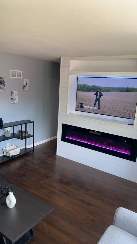 4BR Modern Near Grant’s Farm image 5