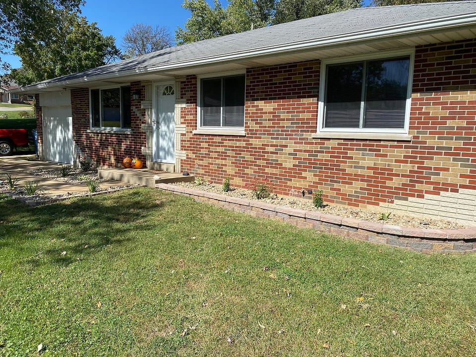 Cheerful 4 bd resident home with hot tub. image 1
