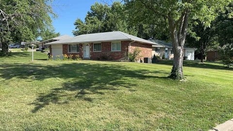 Cheerful 4 bd resident home with hot tub. image 2