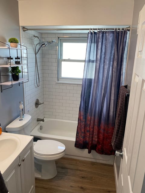 Cheerful 4 bd resident home with hot tub. image 5