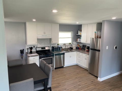 Cheerful 4 bd resident home with hot tub. image 4