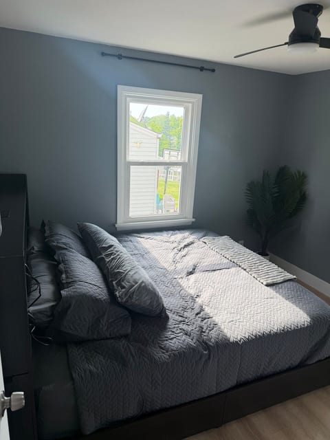 Sappington Retreat Near Grant's Farm, Sleeps 8, Pet-Friendly