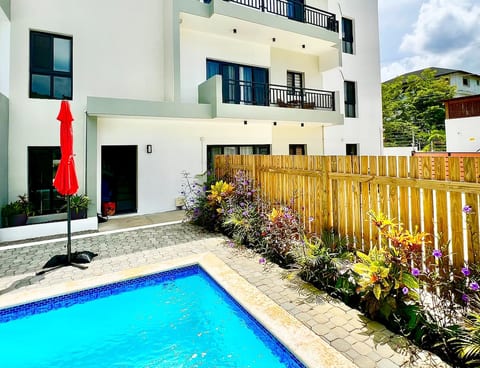 Modern Elegance Brand New 1BR Beachside Retreat 2B