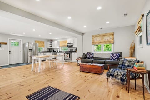 Welcome to Lake Breeze Cottage!