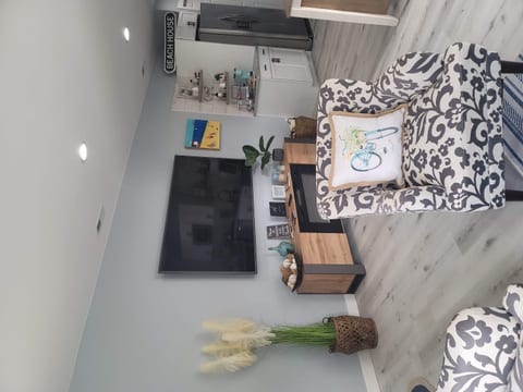 75" Smart TV