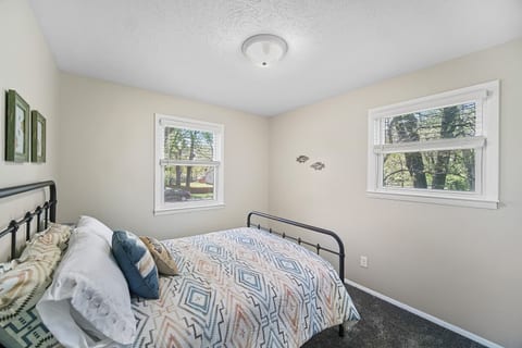 Full Bed w/closet