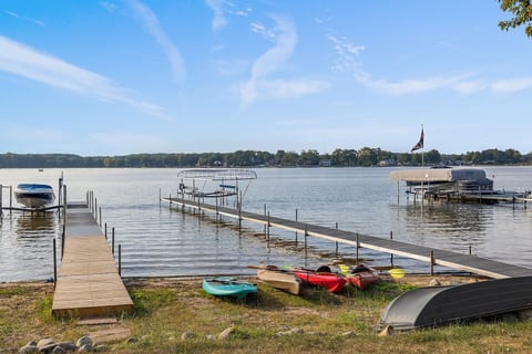 Beachfront Home with Jacuzzi & Kayaks  - Premier