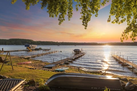 Beachfront Home with Jacuzzi & Kayaks  - Premier