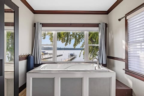 Beachfront Home with Jacuzzi & Kayaks  - Premier