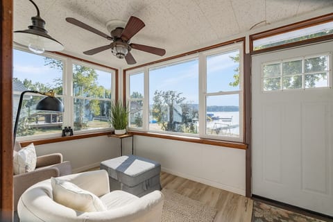 Beachfront Home with Jacuzzi & Kayaks  - Premier