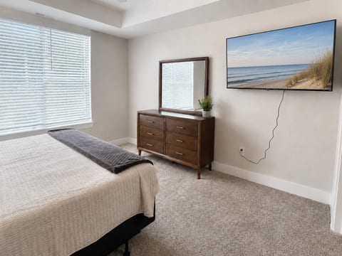 Unit 8, Upper, King Bed